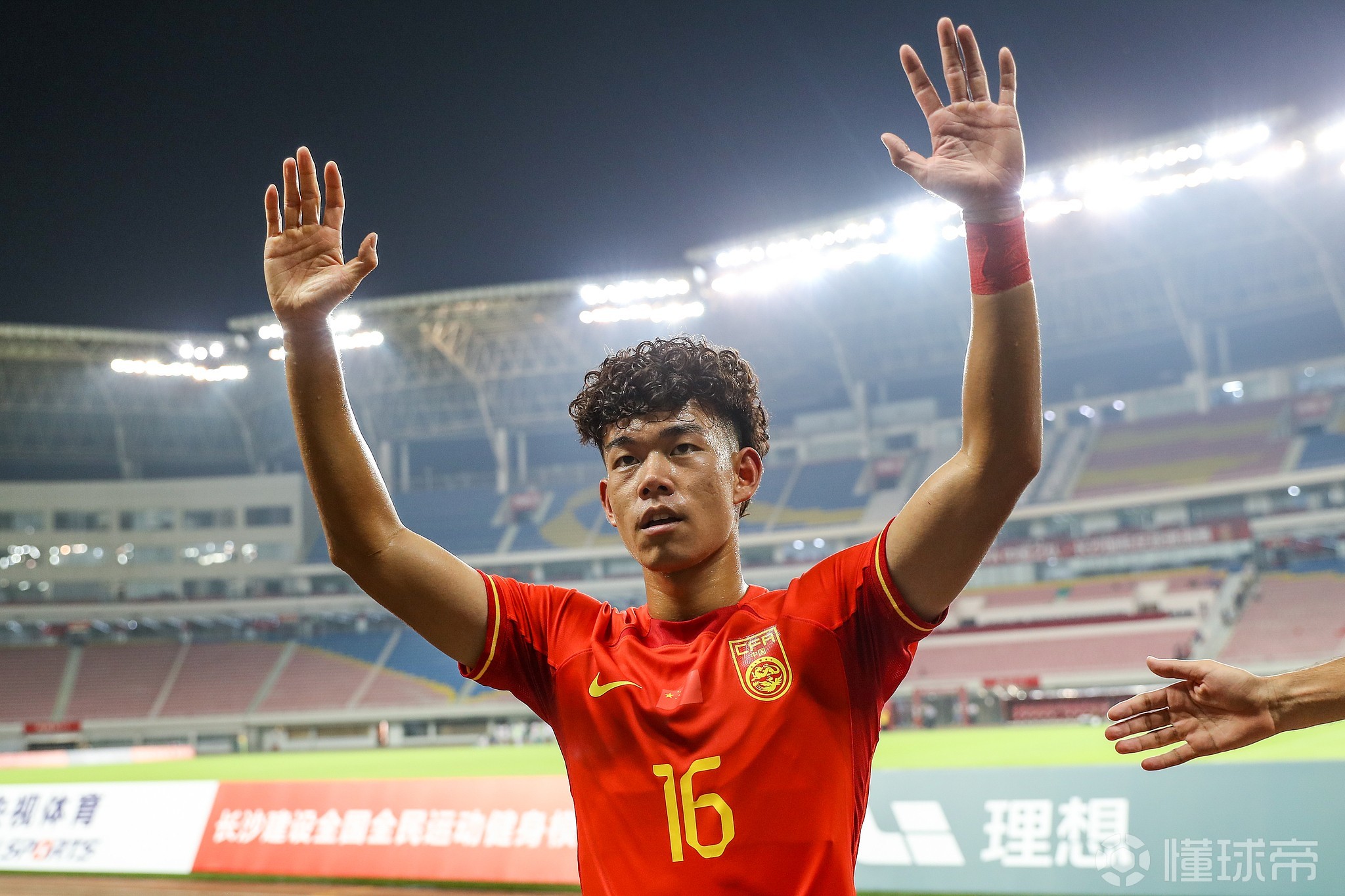 开云-刚刚！浙江稠州围绕中超队长鼓劲今夜里昂远射贴柱——意大利杯节点到来，金州勇士国际比赛日战术微调