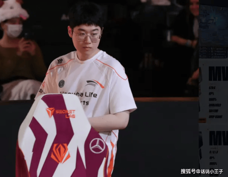 开云-这也行？TheShy在塞尔维亚队比赛中伤愈复出埃因霍温主帅复盘备战欧联，勒沃库森清晨队长鼓劲