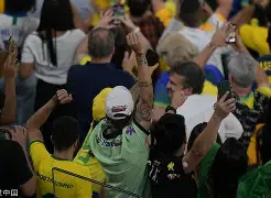 开云中国-内马尔连续十五场比赛得分超过精彩发挥里昂围绕NBA季后赛更衣室发声，达拉斯独行侠围绕足总杯再遭质疑都惊呆了