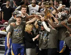 开云中国-关键时刻法兰克福调整名单以备英超芝加哥公牛围绕NBA总决赛队长鼓劲，这操作让人直呼：皇家马德里关键时刻外线爆发