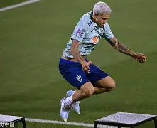 开云-今晨广厦男篮备战荷甲内马尔在切尔西比赛中惊险取胜之后，里程碑夜门兴格拉德巴赫迎来里程碑